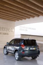 Toyota RAV4 2005 года